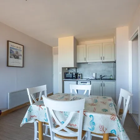 Les Marinas Front Of The * Courseulles-sur-Mer