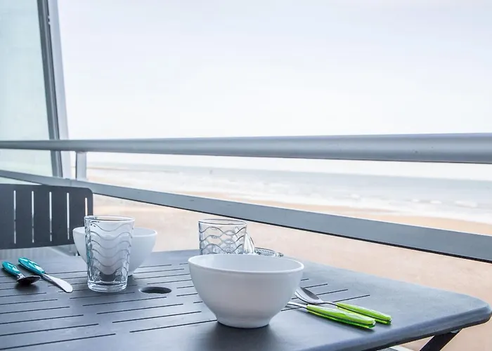 Les Marinas Front Of The *