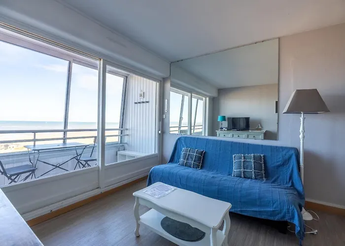 Les Marinas Front Of The