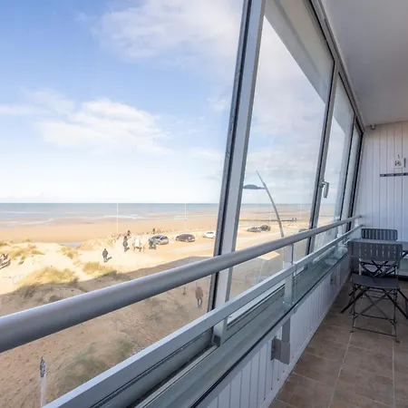 Les Marinas Front Of The Apartament Courseulles-sur-Mer