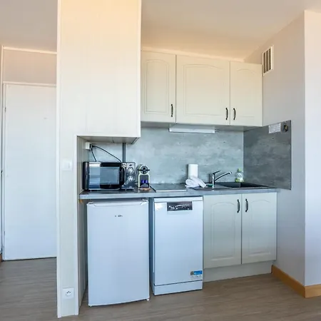 Les Marinas Front Of The * Courseulles-sur-Mer