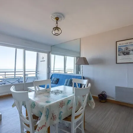 Appartement Les Marinas Front Of The *