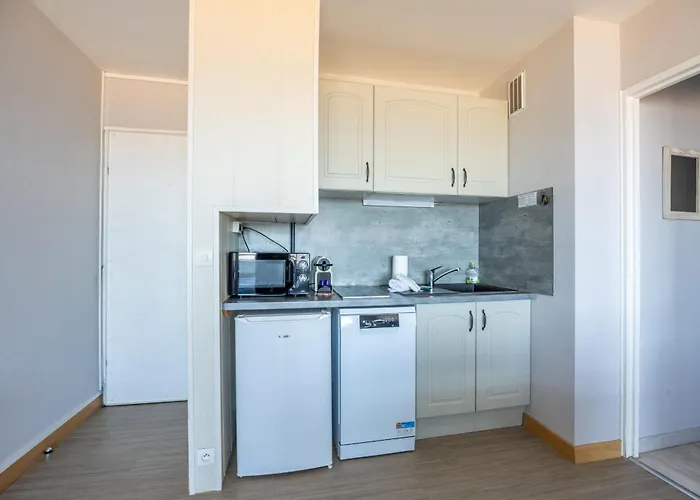 Les Marinas Front Of The * Courseulles-sur-Mer