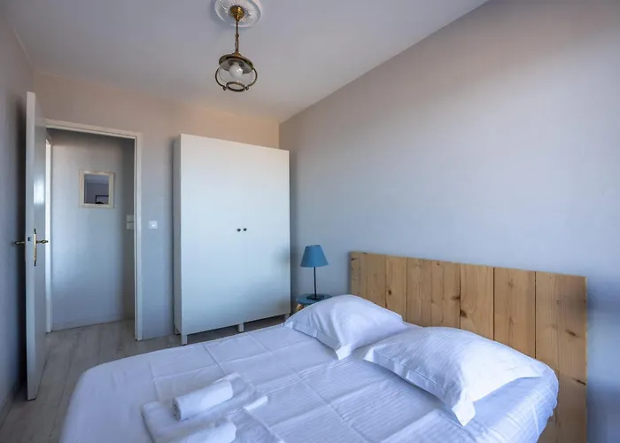 Les Marinas Front Of The *