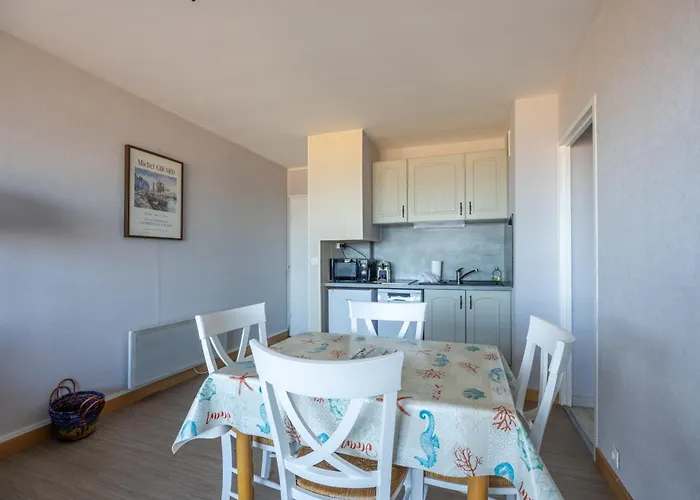 Les Marinas Front Of The * Courseulles-sur-Mer