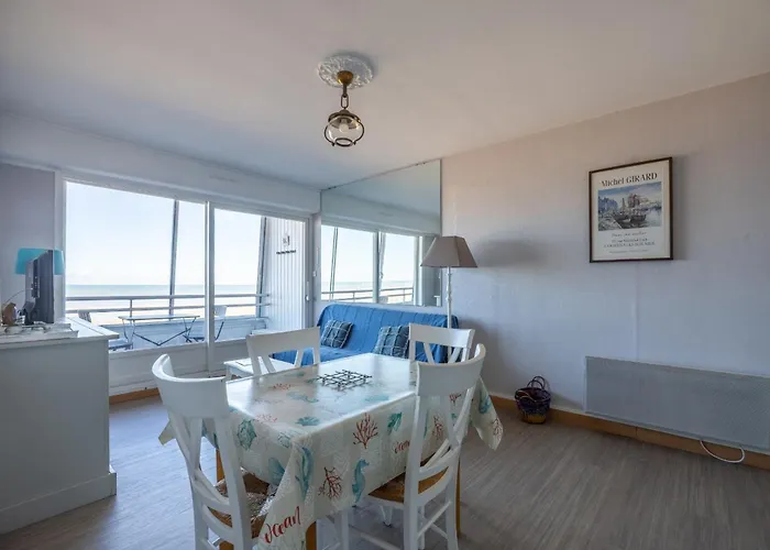 Appartement Les Marinas Front Of The *